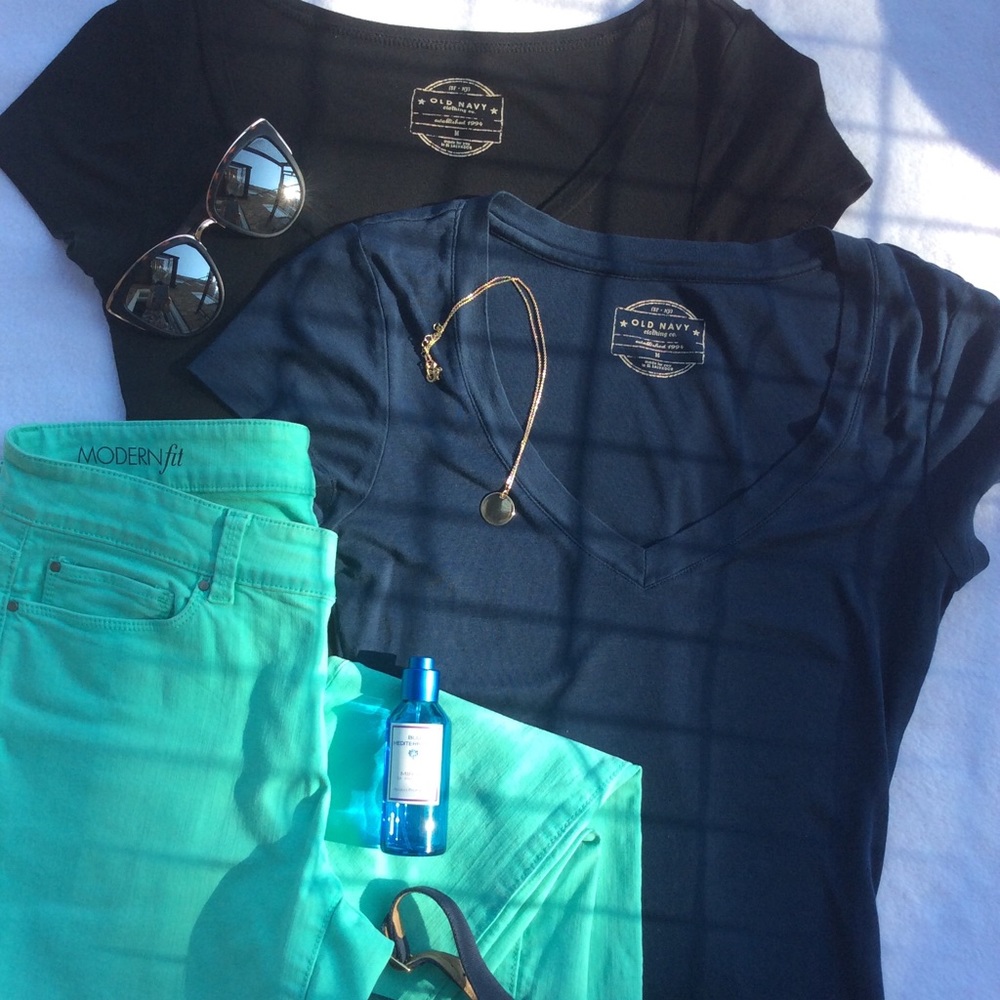 Old Navy Black & Blue Cotton V-neck Tee Set, M